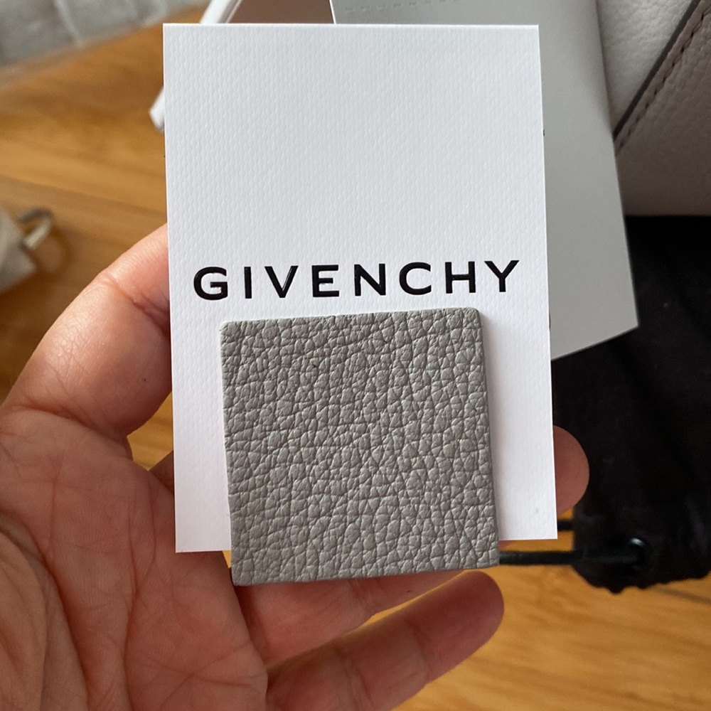 Givenchy Antigona Bag - Picture 12 of 12